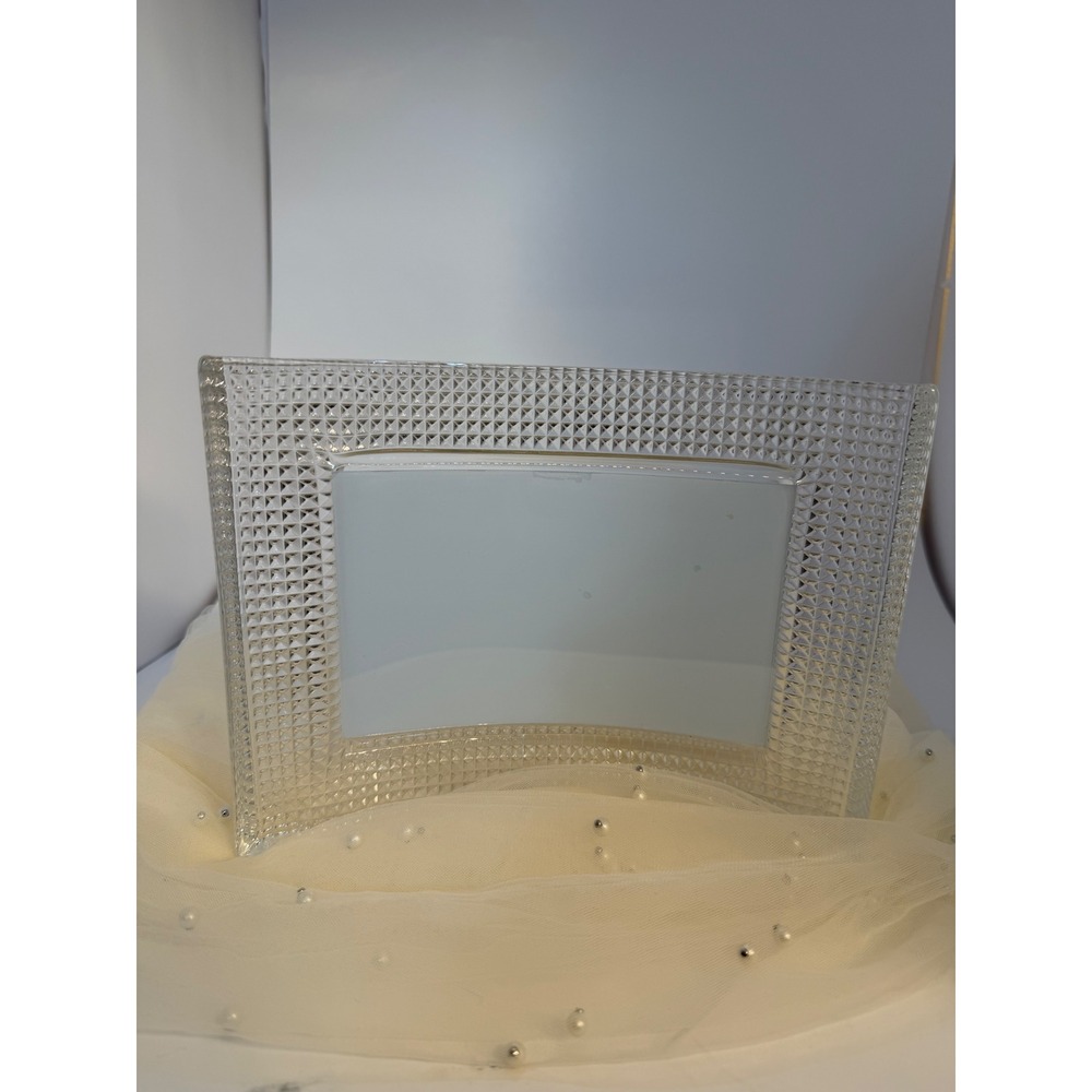 Curved Clear Glass Picture Frame Textured Hobnail Border 4x6 Photo Stand